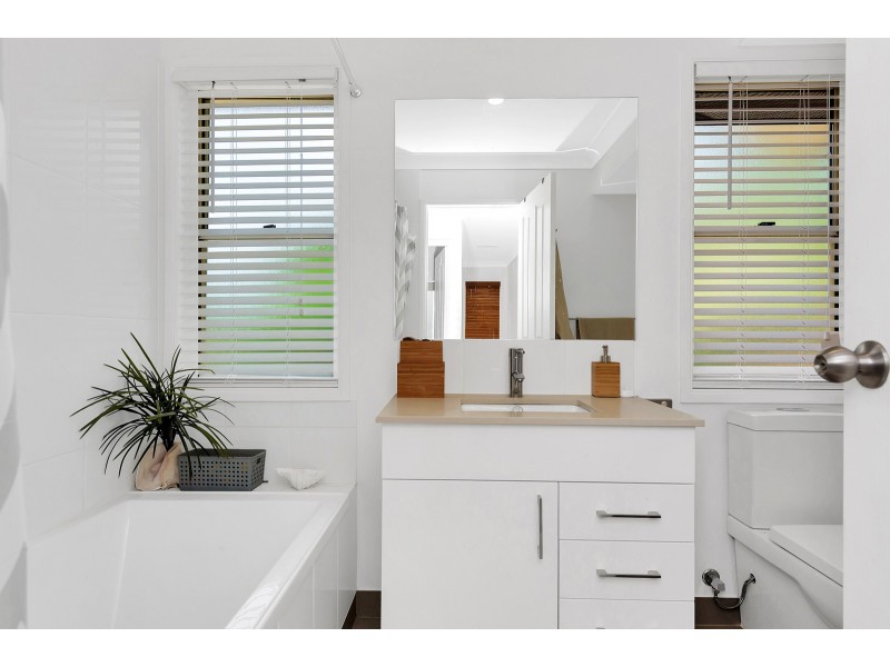 242/125 Hansford Road, Coombabah QLD 4216