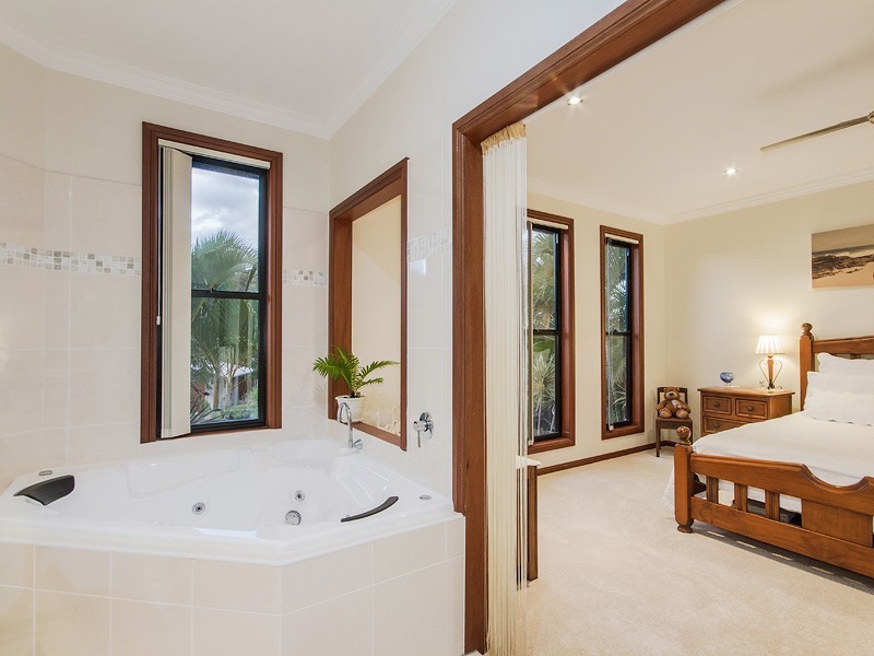 24 Grove Creek Close, Reedy Creek QLD 4227