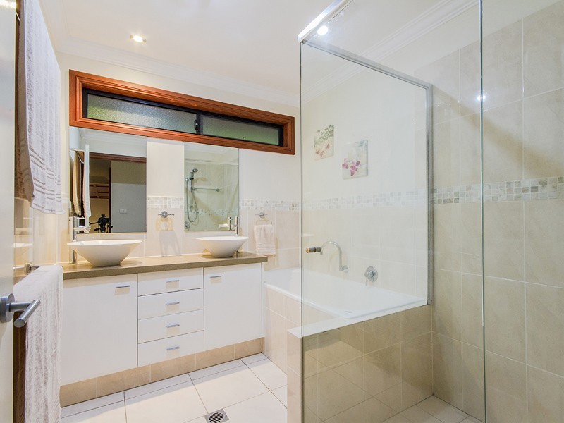 24 Grove Creek Close, Reedy Creek QLD 4227