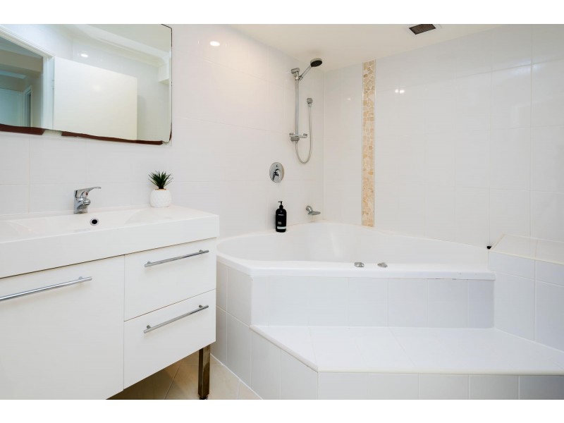 20/14-18 Jennifer Avenue, Runaway Bay QLD 4216