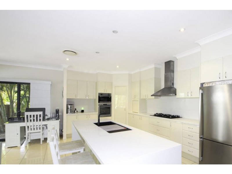 18 Pacha Close, Coomera Waters QLD 4209