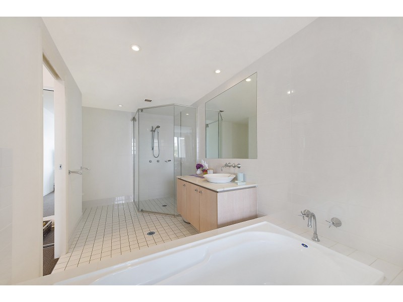 18/255 Varsity Parade, Varsity Lakes QLD 4227