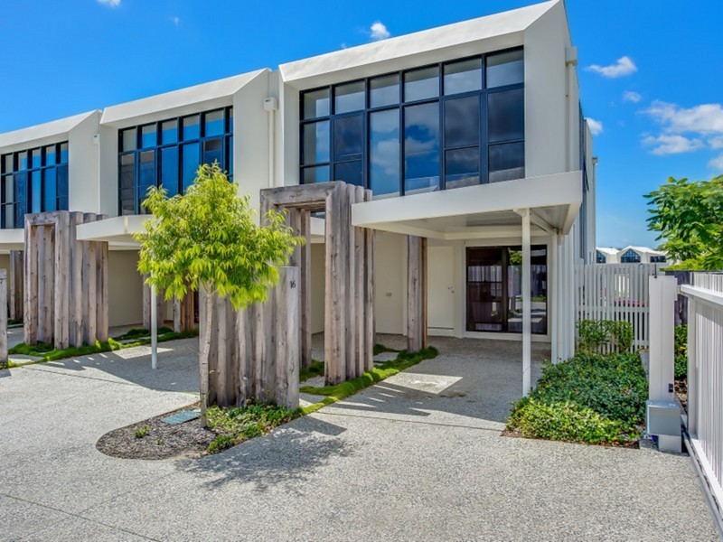 15 Peninsula Drive, Robina QLD 4226