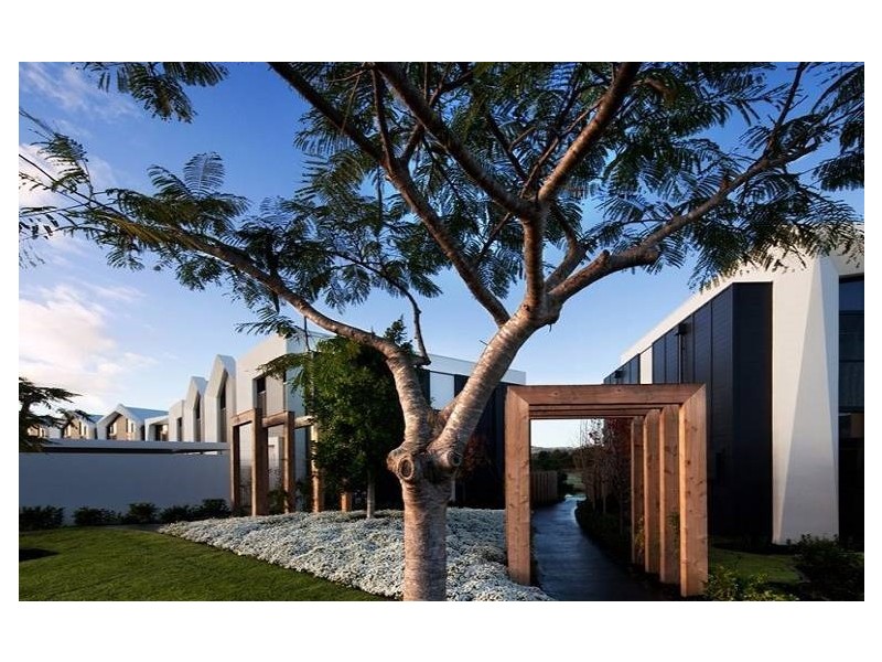 15 Peninsula Drive, Robina QLD 4226