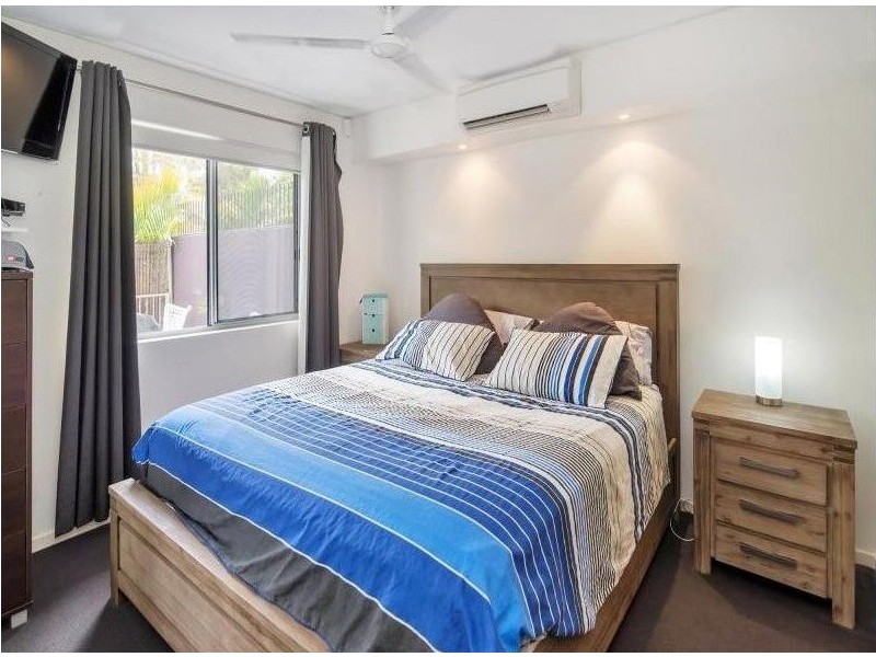 1/21 Middle Street, Labrador QLD 4215