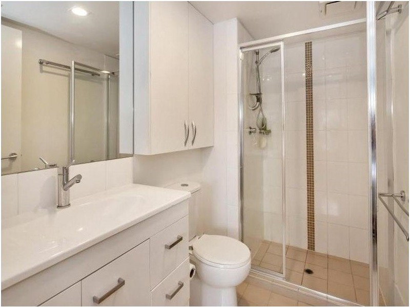 1/21 Middle Street, Labrador QLD 4215