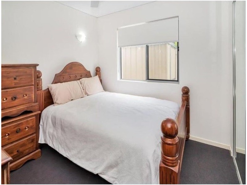 1/21 Middle Street, Labrador QLD 4215