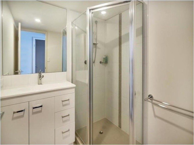 1/21 Middle Street, Labrador QLD 4215