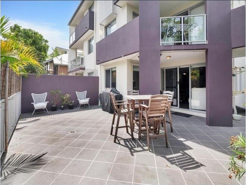 1/21 Middle Street, Labrador QLD 4215