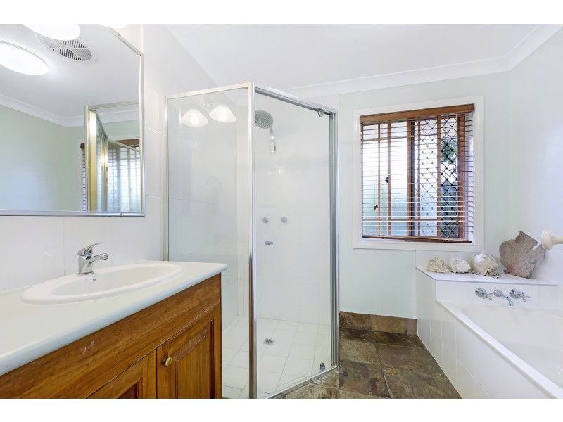 8 Rona Court, Merrimac QLD 4226