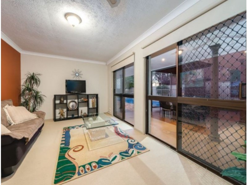 71 Crombie Avenue, Bundall QLD 4217