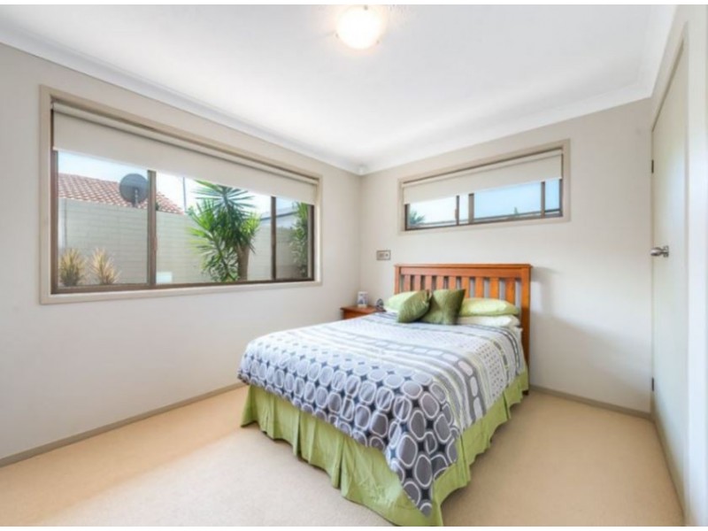 71 Crombie Avenue, Bundall QLD 4217