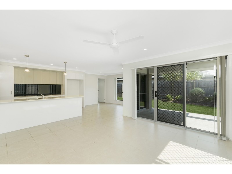 16 San Gabriel Crescent, Upper Coomera QLD 4209