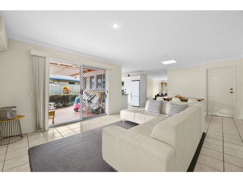 1 Massachusetts Court, Varsity Lakes QLD 4227