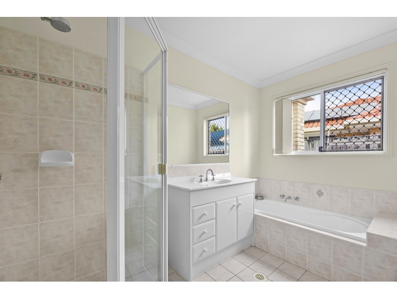 1 Massachusetts Court, Varsity Lakes QLD 4227