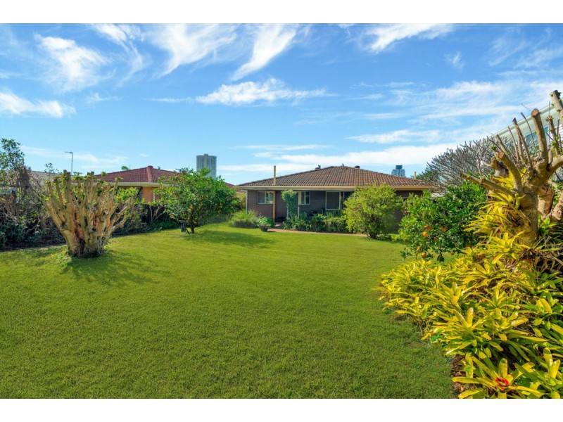 30 Aruma Avenue, Burleigh Waters QLD 4220