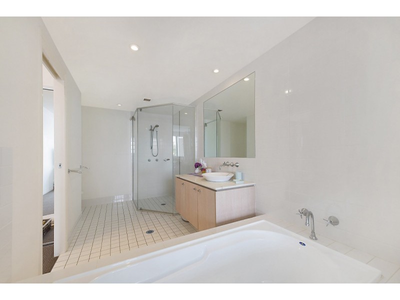 18/255 Varsity Parade, Varsity Lakes QLD 4227