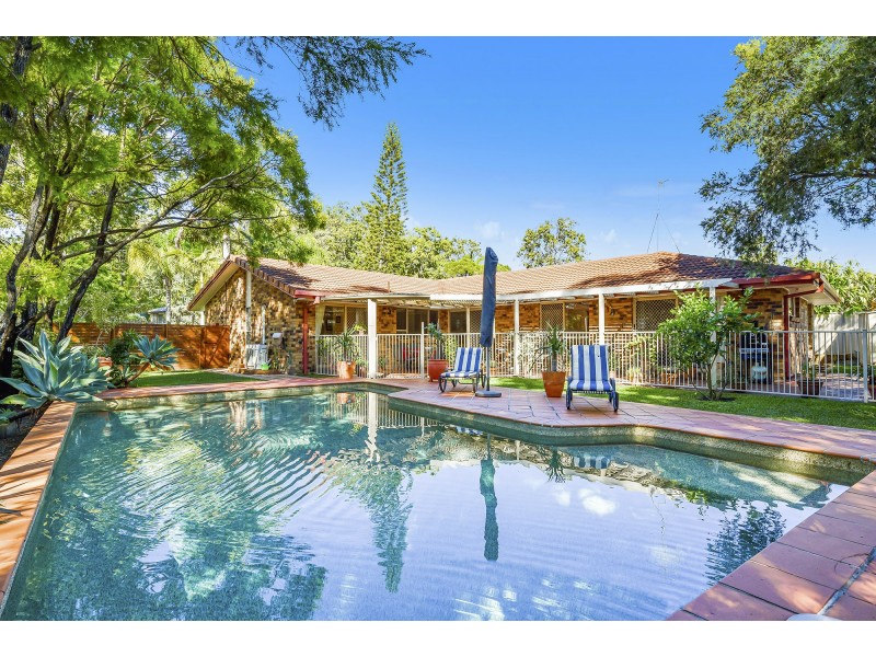 16 Trinity Place, Robina QLD 4226