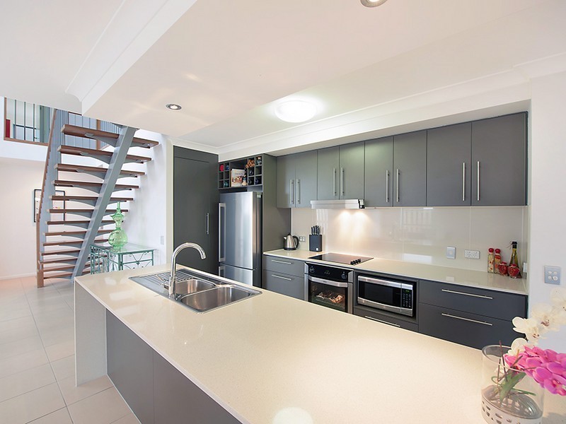 18 Lillie Street, Burleigh Waters QLD 4220