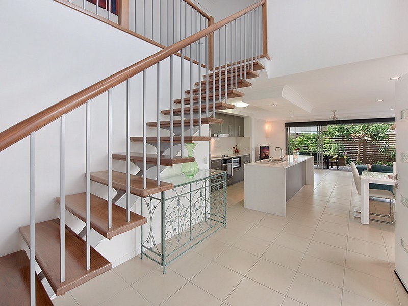 18 Lillie Street, Burleigh Waters QLD 4220