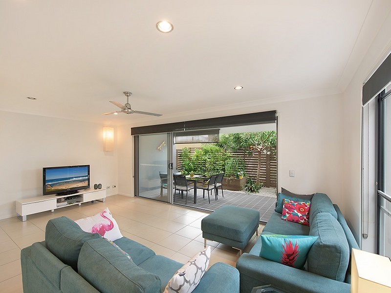 18 Lillie Street, Burleigh Waters QLD 4220