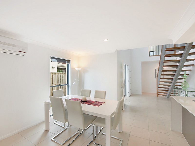 18 Lillie Street, Burleigh Waters QLD 4220