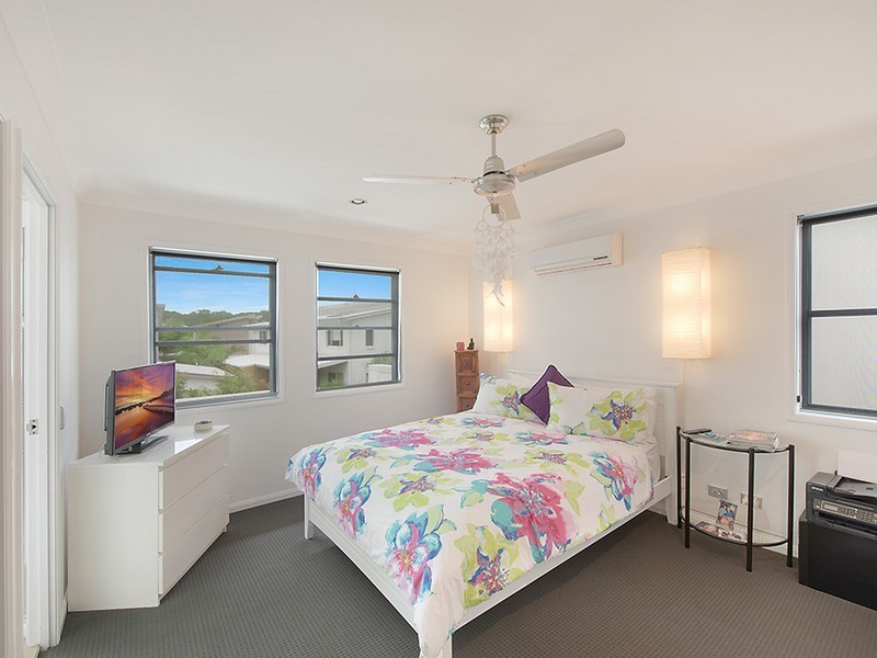 18 Lillie Street, Burleigh Waters QLD 4220