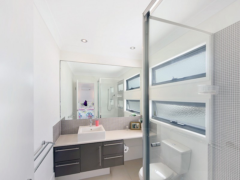 18 Lillie Street, Burleigh Waters QLD 4220