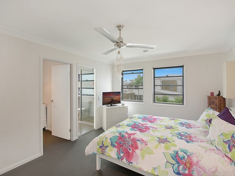 18 Lillie Street, Burleigh Waters QLD 4220