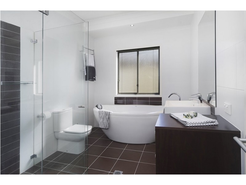 12 Corvus Way, Robina QLD 4226