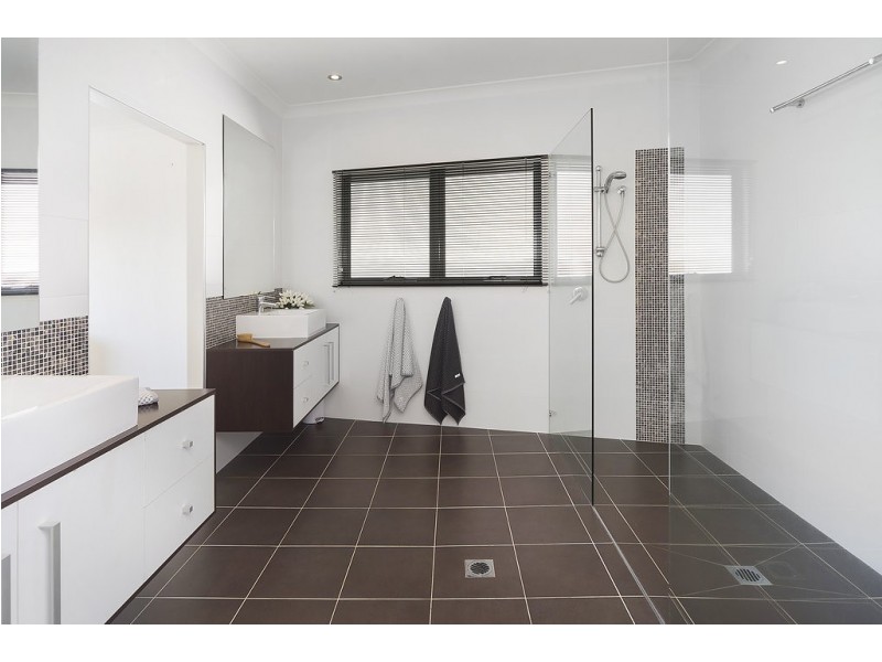 12 Corvus Way, Robina QLD 4226