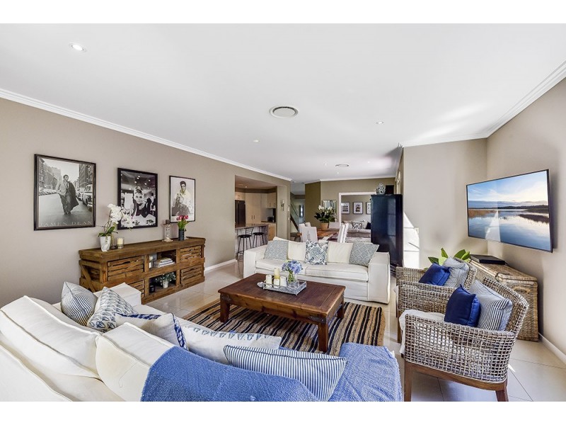 8001A Vista Drive, Benowa QLD 4217