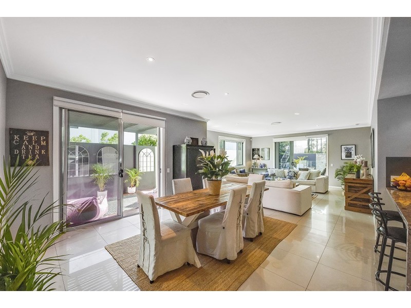 8001A Vista Drive, Benowa QLD 4217