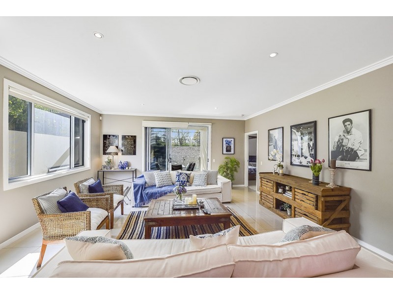 8001A Vista Drive, Benowa QLD 4217