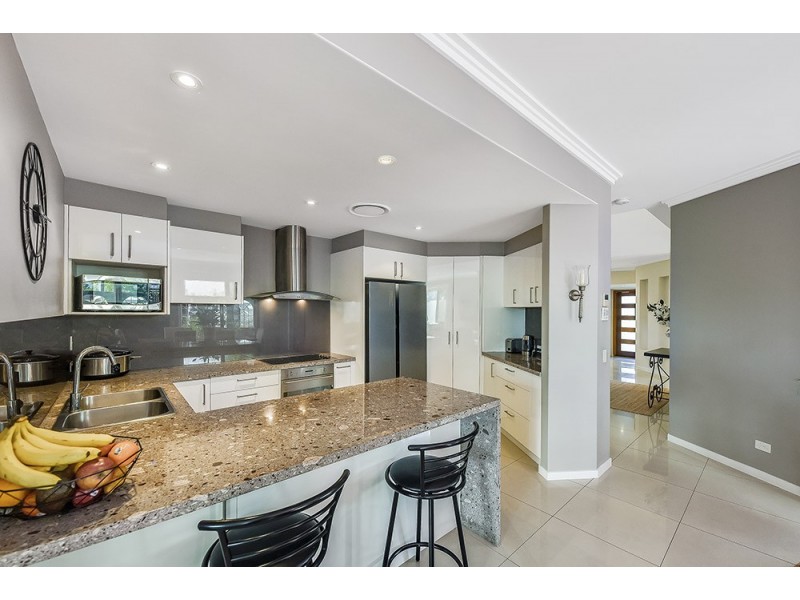 8001A Vista Drive, Benowa QLD 4217