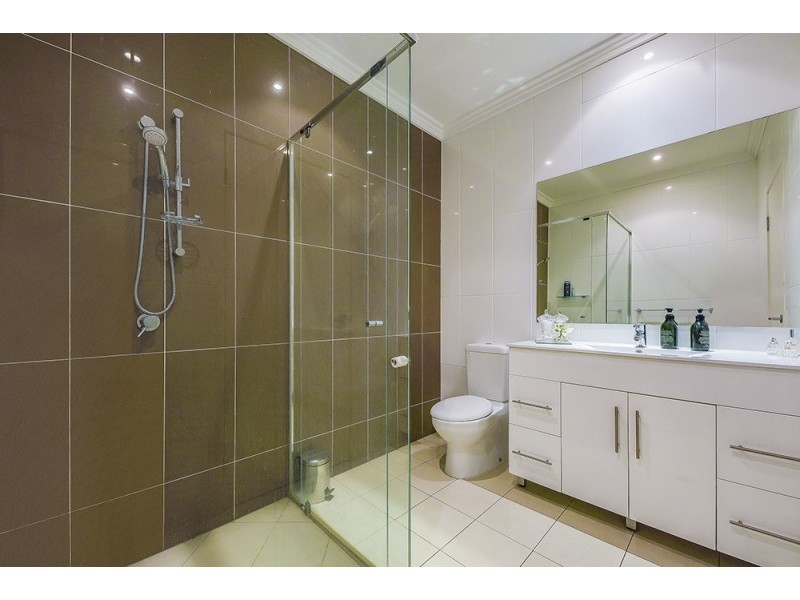 8001A Vista Drive, Benowa QLD 4217