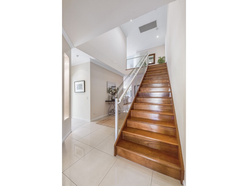 8001A Vista Drive, Benowa QLD 4217