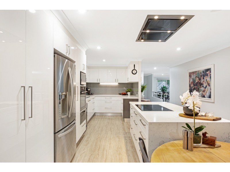 129 Easthill Drive, Robina QLD 4226