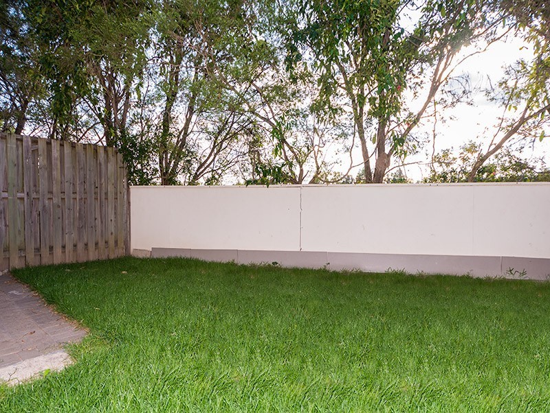 302/1-15 Gentian Drive, Arundel QLD 4214