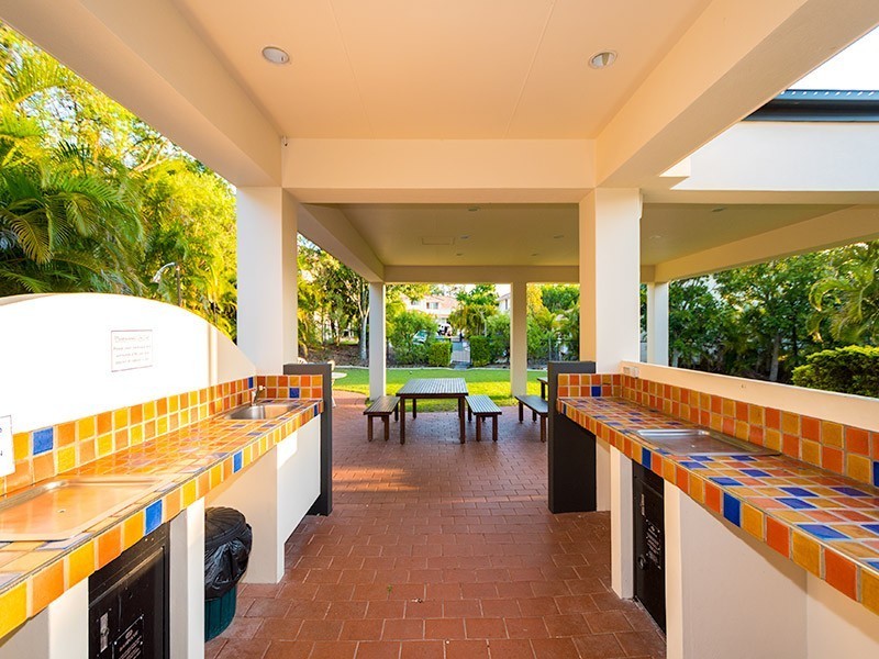 302/1-15 Gentian Drive, Arundel QLD 4214