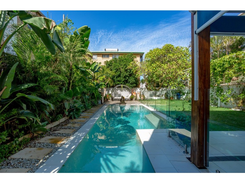 22 Peerless Avenue, Mermaid Beach QLD 4218