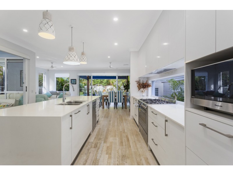 22 Peerless Avenue, Mermaid Beach QLD 4218