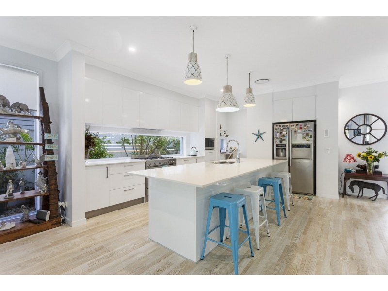 22 Peerless Avenue, Mermaid Beach QLD 4218