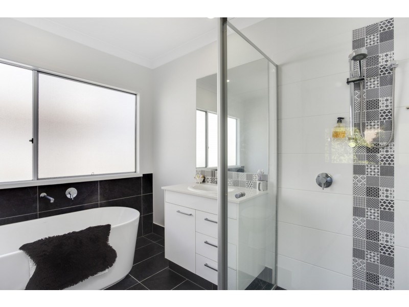 22 Peerless Avenue, Mermaid Beach QLD 4218