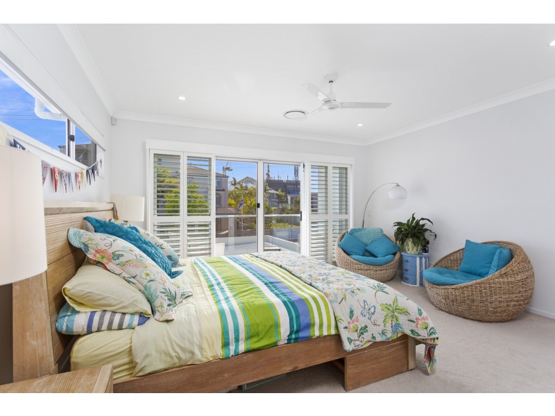 22 Peerless Avenue, Mermaid Beach QLD 4218