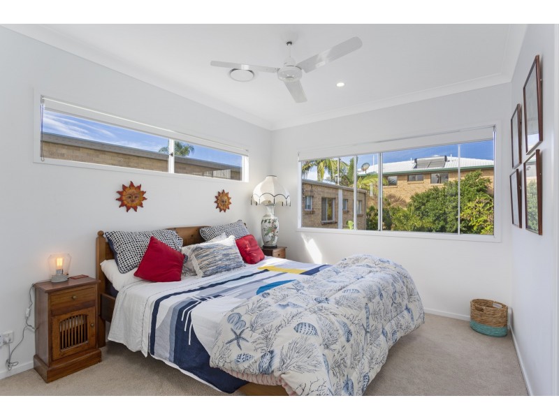 22 Peerless Avenue, Mermaid Beach QLD 4218