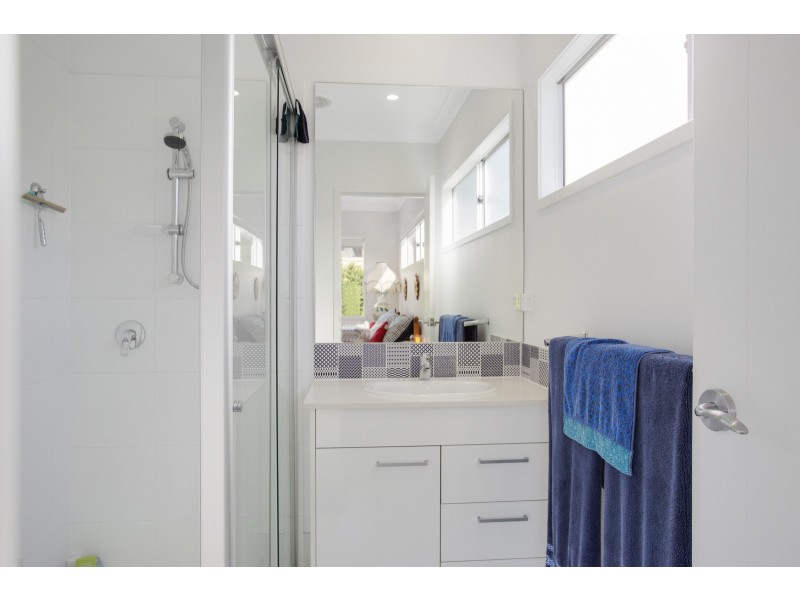 22 Peerless Avenue, Mermaid Beach QLD 4218