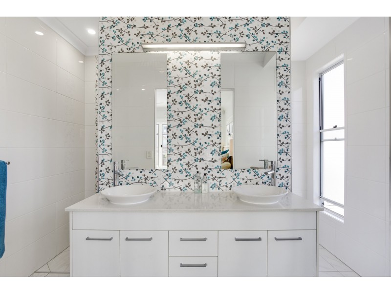 22 Peerless Avenue, Mermaid Beach QLD 4218