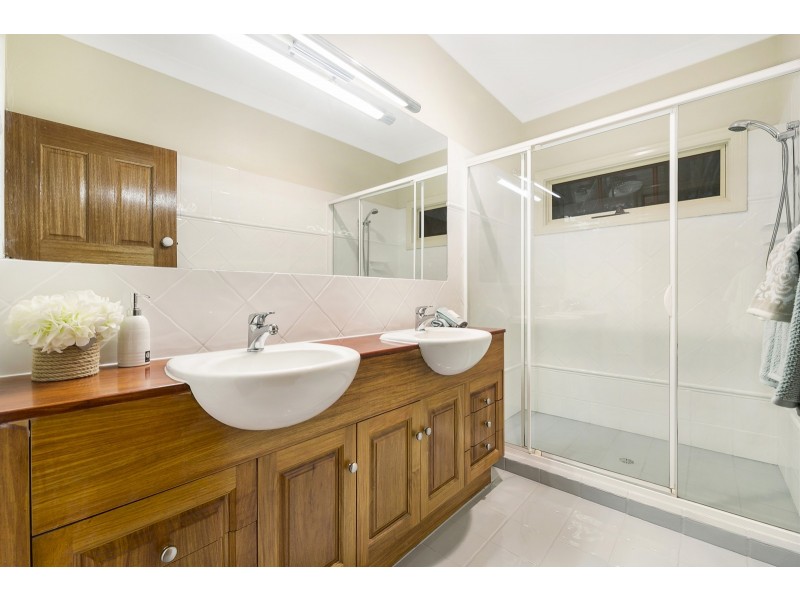 8 Hugh Guinea Court, Worongary QLD 4213