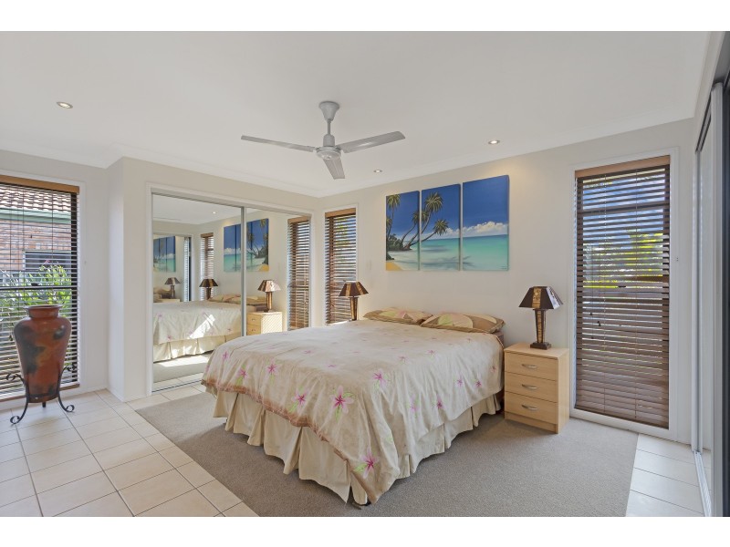 15 Lancewood Circuit, Robina QLD 4226